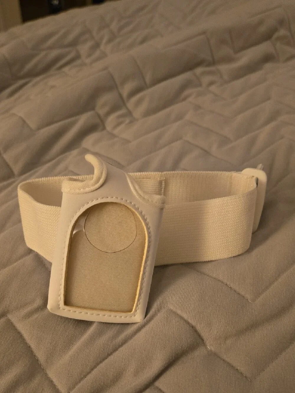 Adjustable White Wristband Armband Case for Wearable Trackers